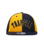 Cappello Trapstar Irongate ad arco aderente – Blu scuro Giallo